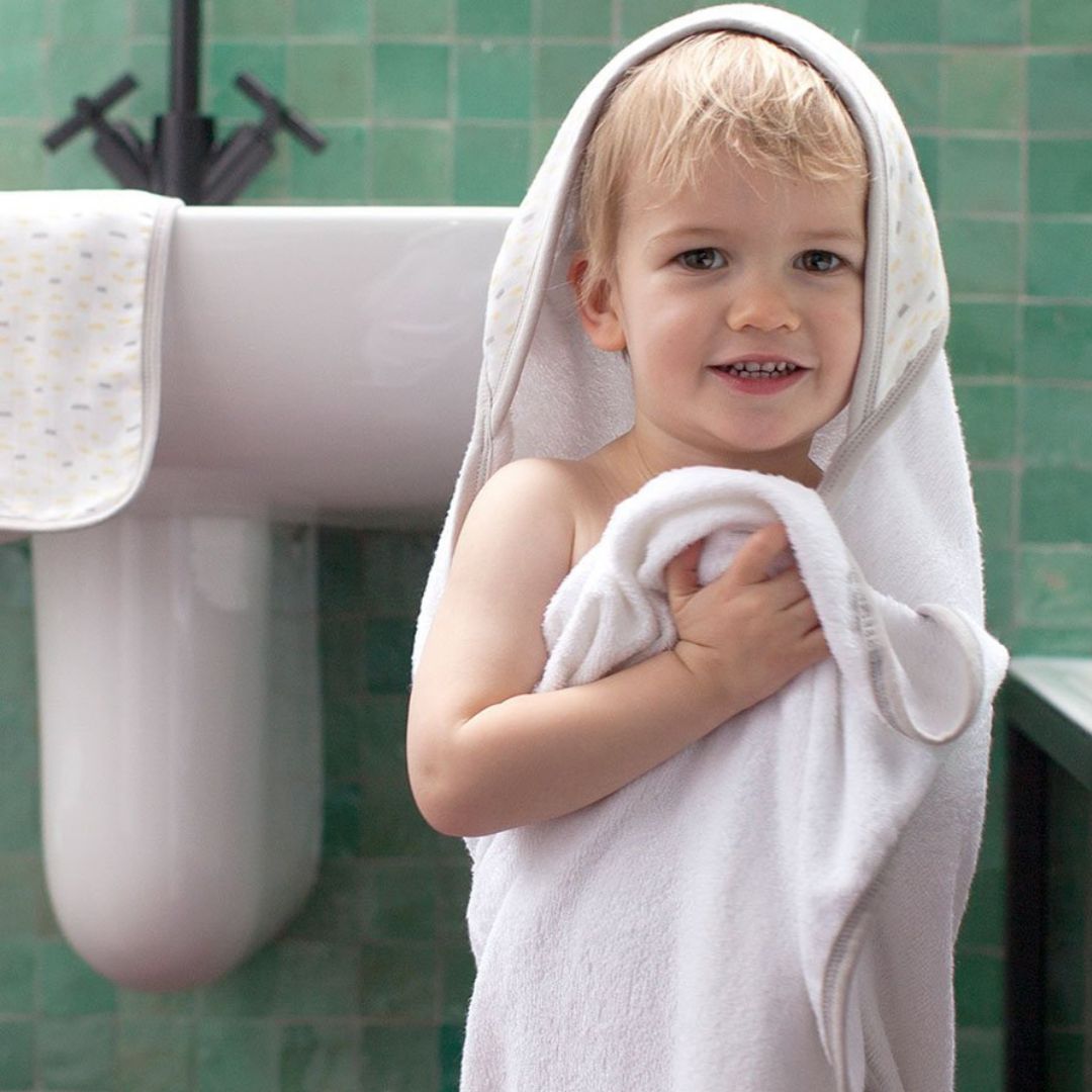 Storksak Hooded Towel & Wash Cloth rain dot